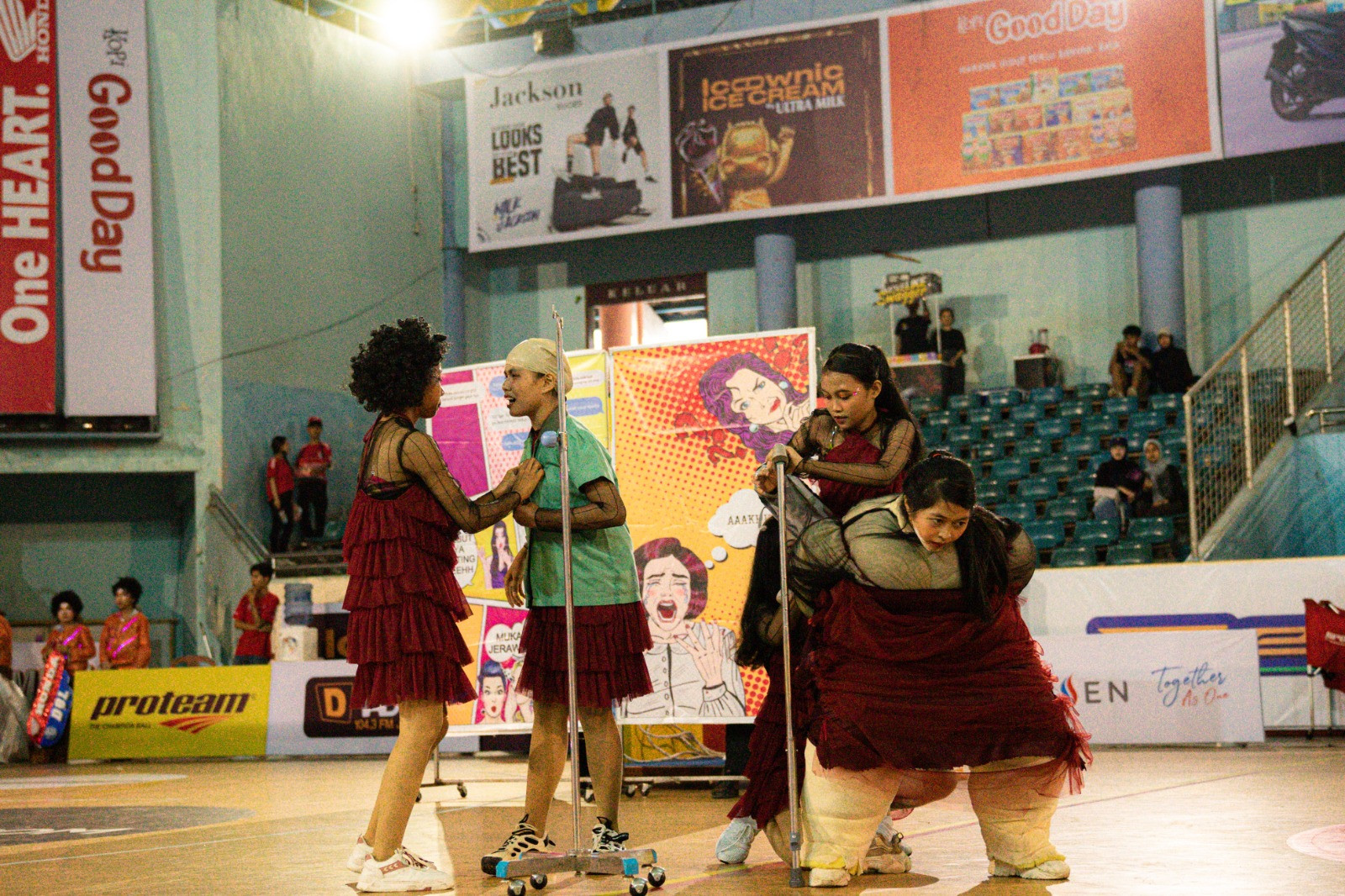 Porno video kompilyatsiya konfet ustida mushuk